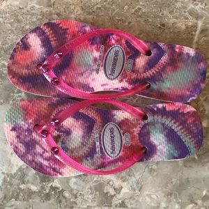 Havaianas • girl’s size 2Y